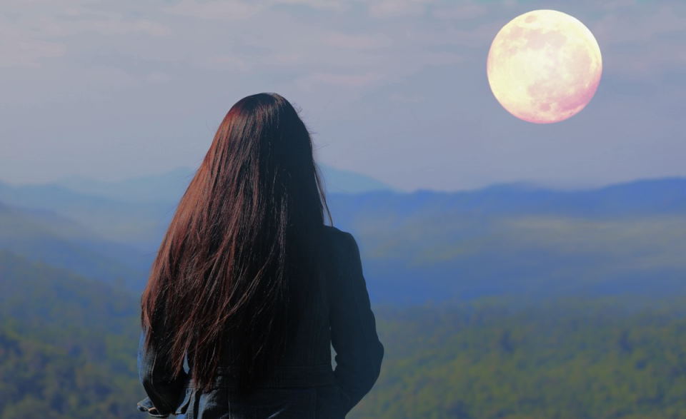 Guide to Cutting Hair by the Moon: Follow Lunar Cycles for Optimal Haircut Results